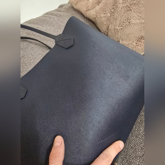 Authentic large Gucci GG Monogram Blooms Reversible Tote - Picture 10 of 16